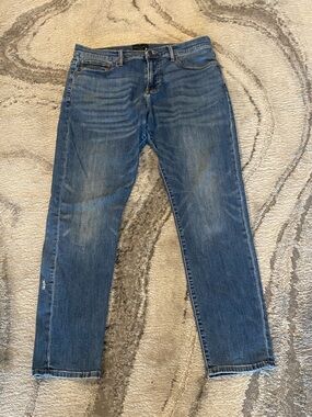 Lucky Brand 411 Athletic taper Straight 34x32 7M13557. z136 made 07/22